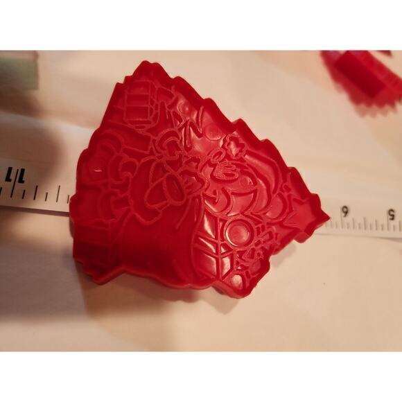 VTG Disney Mickey Mouse Santa Christmas Tree Cookie‎ Cutter Mold Red Plastic A1 - Picture 4 of 4